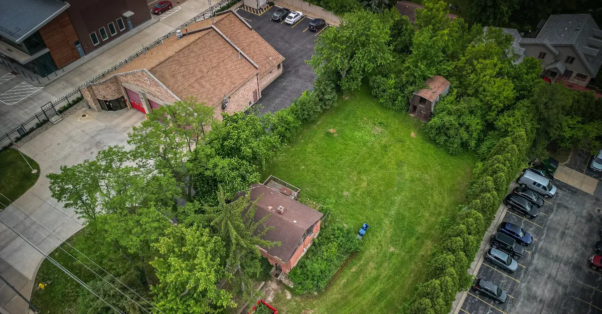 8919 W 95th ST, Palos Hills, IL 60465