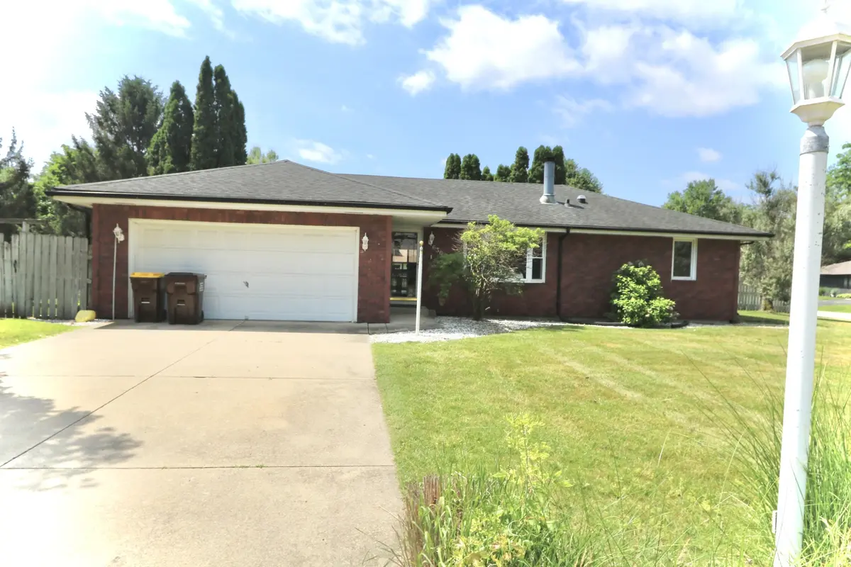 6300 Weathervane LN, Machesney Park, IL 61115