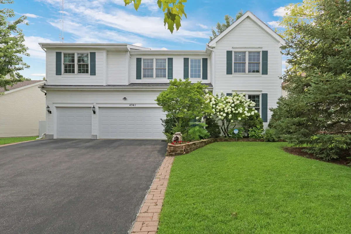 4541 W Westchester LN, Libertyville, IL 60048
