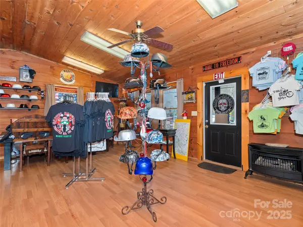 1369 Soco RD, Maggie Valley, NC 28751