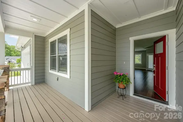 36 Windy Acres Knoll DR, Hendersonville, NC 28792