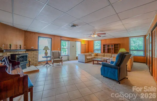 22 Tilson TRL, Asheville, NC 28805