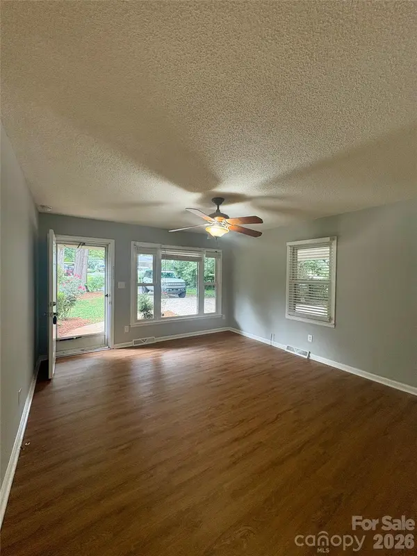 109 Holly DR, Mount Holly, NC 28120