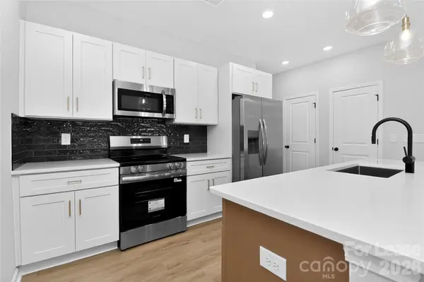 341 N Hoskins RD, Charlotte, NC 28216