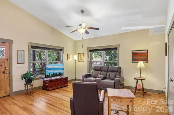 137 Sulphur Springs RD, Asheville, NC 28806