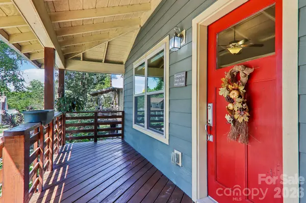 137 Sulphur Springs RD, Asheville, NC 28806