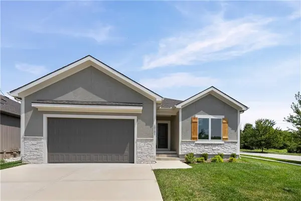 10101 N Oakland AVE, Kansas City, MO 64157
