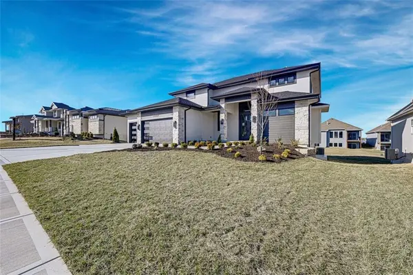 15364 W 161st TER, Olathe, KS 66062