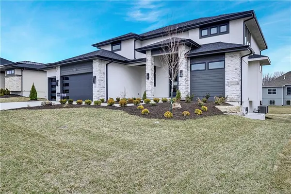 15364 W 161st TER, Olathe, KS 66062