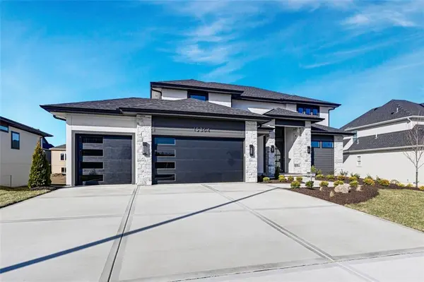 15364 W 161st TER, Olathe, KS 66062