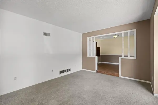 5718 Westgate ST, Shawnee, KS 66216