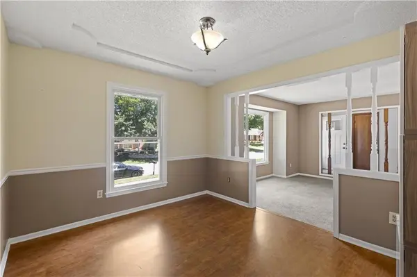 5718 Westgate ST, Shawnee, KS 66216