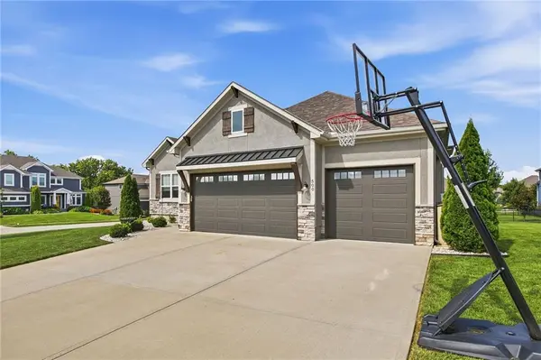 500 NE Hidden View LN, Lee's Summit, MO 64086