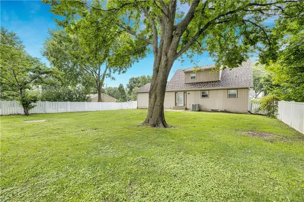 312 Walnut ST, Cleveland, MO 64734