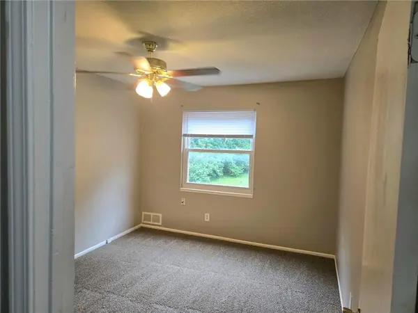 11527 Richmond AVE, Kansas City, MO 64134