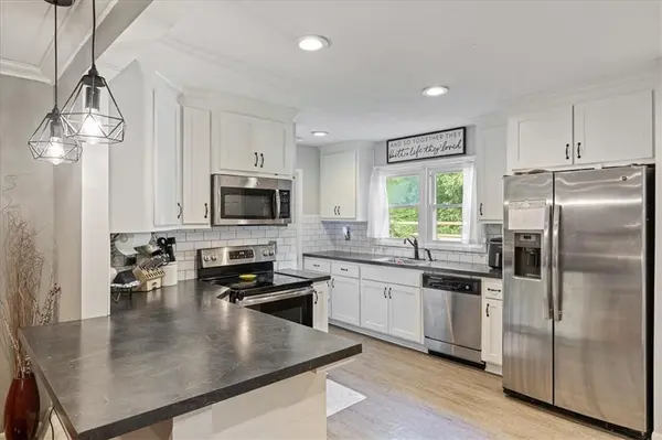 5729 PARALLEL Pkwy, Kansas City, KS 66104