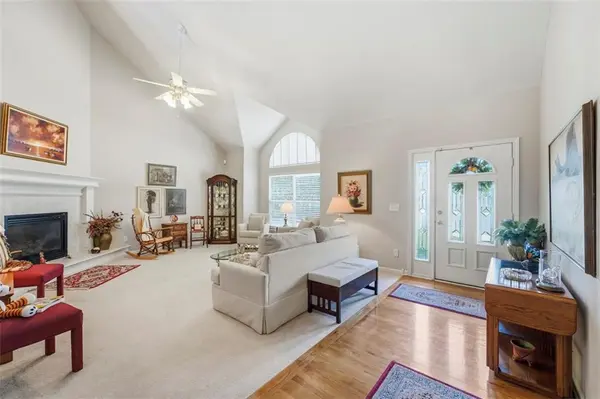 410 Taylor LN, Belton, MO 64012