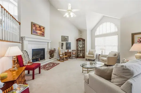 410 Taylor LN, Belton, MO 64012