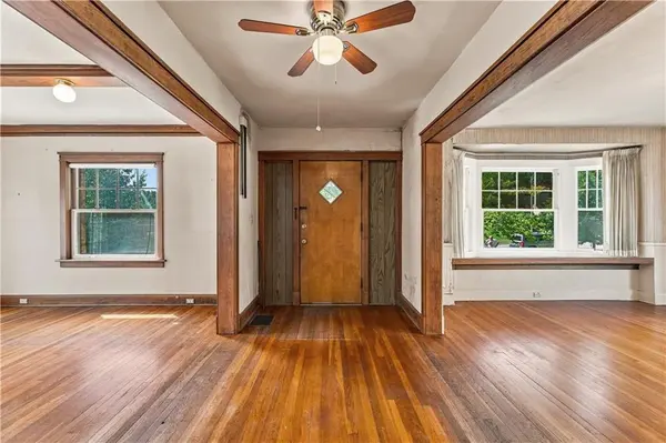 40 E 52nd ST, Kansas City, MO 64112