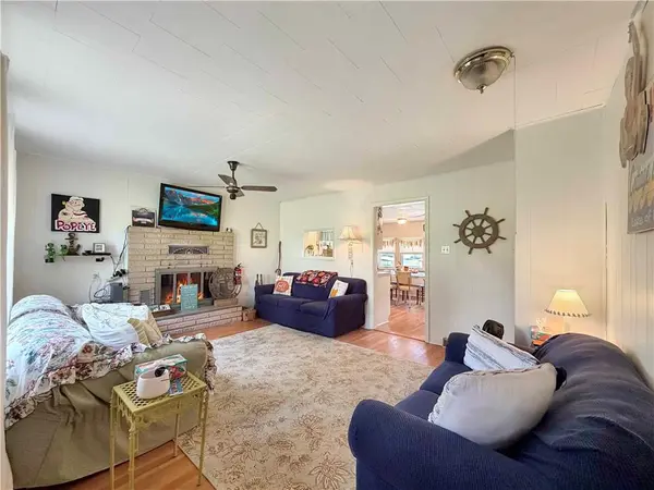 1752 Sagrada RD, Edwards, MO 65326