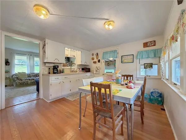 1752 Sagrada RD, Edwards, MO 65326