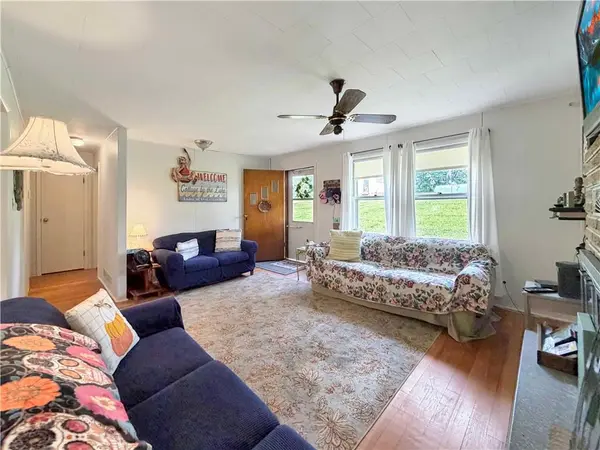 1752 Sagrada RD, Edwards, MO 65326