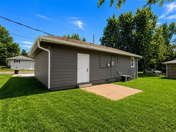 303 S Washington AVE, Knob Noster, MO 65336