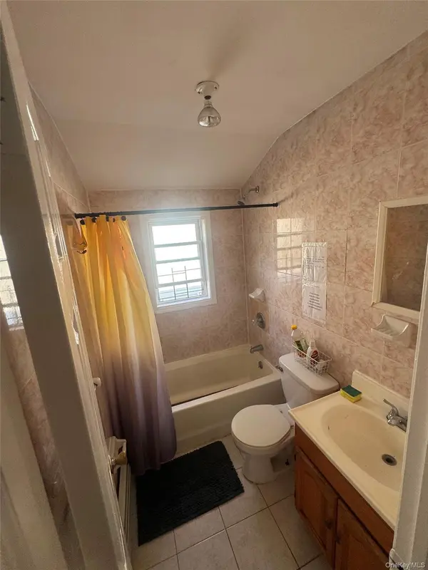 Address not disclosed, Jamaica, NY 11433