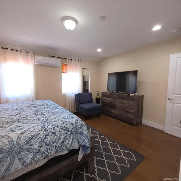 Address not disclosed, Rosedale, NY 11422