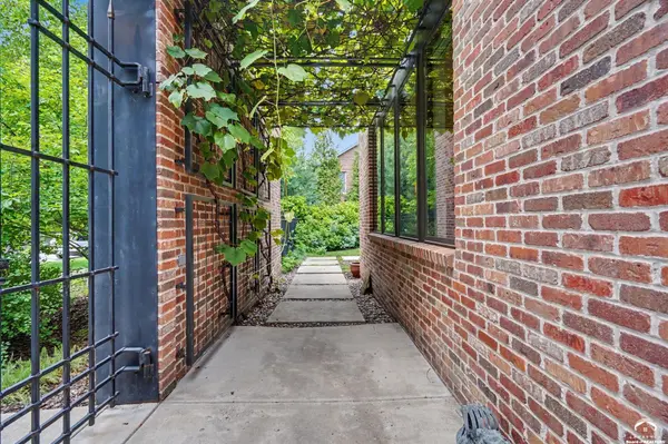 832 Ohio ST, Lawrence, KS 66044