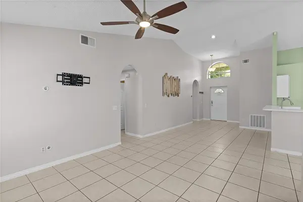 40045 PALM ST, Lady Lake, FL 32159