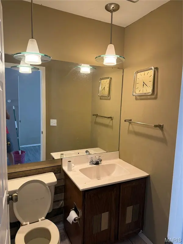 305 Sturbridge Village DR, Hazelwood, MO 63042