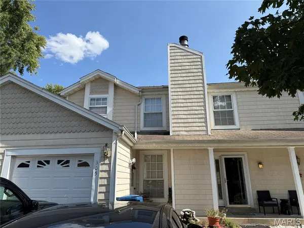 305 Sturbridge Village DR, Hazelwood, MO 63042