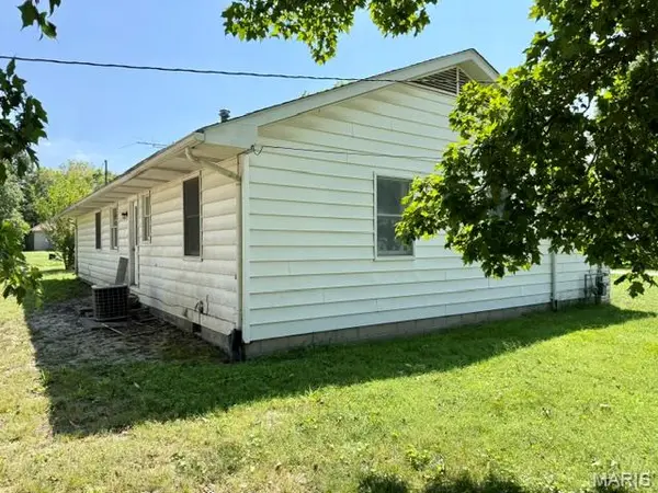 207 Pine ST, Greenfield, IL 62044