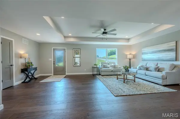 2703 Renns Lake Rd, Jefferson City, MO 65109