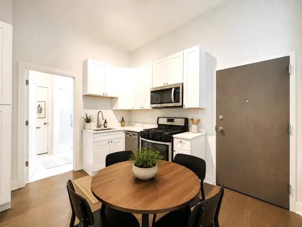 951 W Armitage AVE #2R, Chicago, IL 60614