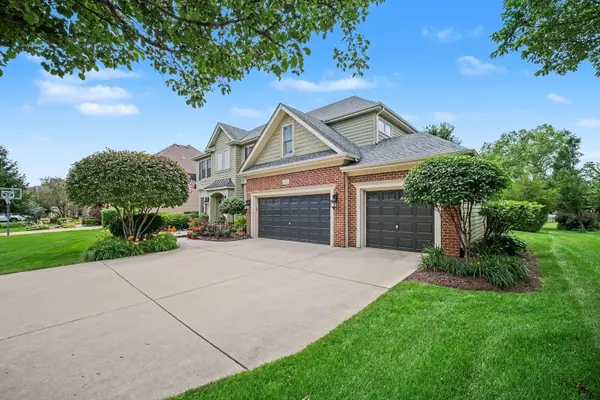 430 Pheasant Hill DR, North Aurora, IL 60542