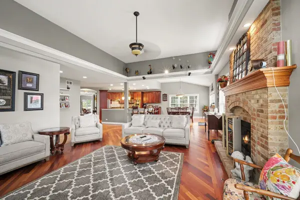 430 Pheasant Hill DR, North Aurora, IL 60542