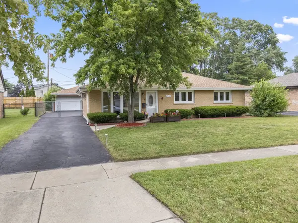 6940 Olympic DR, Bridgeview, IL 60455