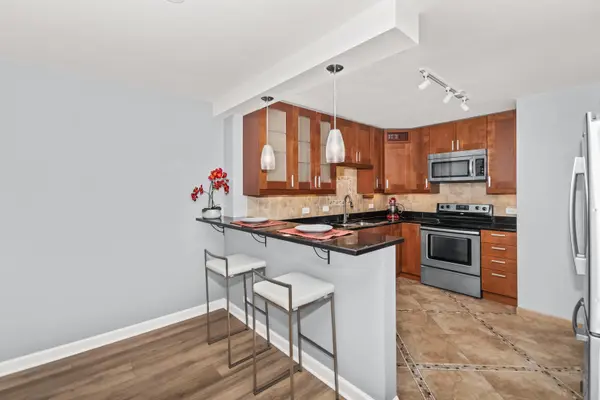 5855 N SHERIDAN RD #19F, Chicago, IL 60660