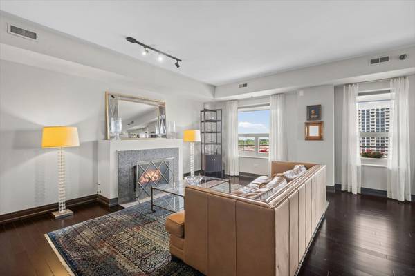 4350 N Broadway ST #1001, Chicago, IL 60613