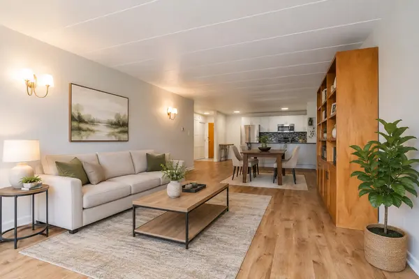 222 N Grove AVE #2D, Oak Park, IL 60302