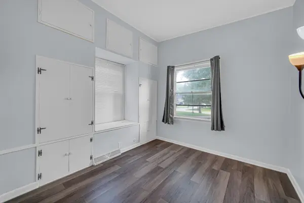 909 Pershing DR, Wauconda, IL 60084