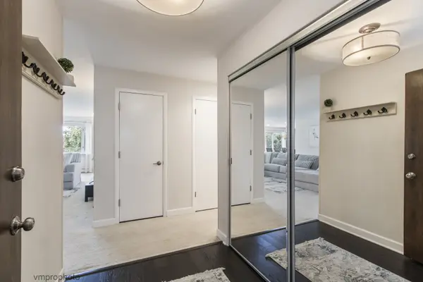 2812 E Bel Aire DR #303, Arlington Heights, IL 60004