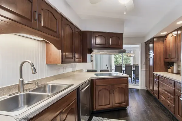 2812 E Bel Aire DR #303, Arlington Heights, IL 60004