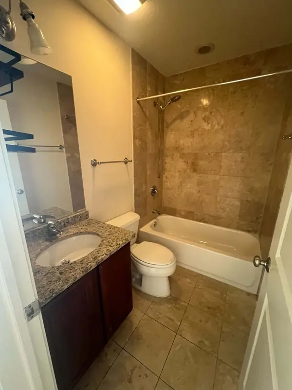 3733 N MILWAUKEE AVE #G-4, Chicago, IL 60641
