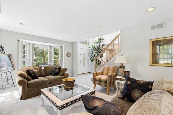 75 Madeline CIR, Schaumburg, IL 60173