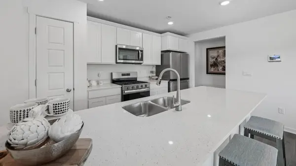 795 Concord CIR #B, Burlington, WI 53105
