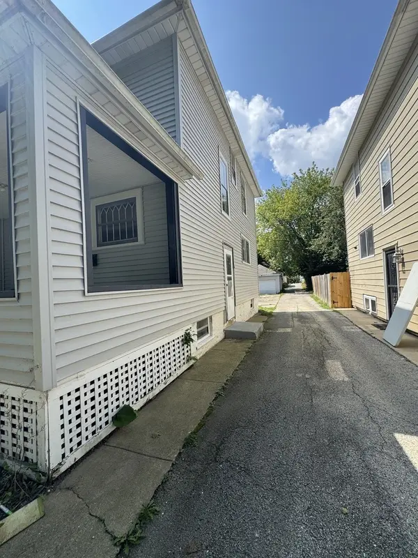 838 Hickory ST, Waukegan, IL 60085