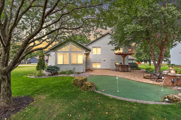 9013 Indian BLVD S, Cottage Grove, MN 55016